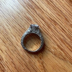 Jeulia Cushion Cut White Stone